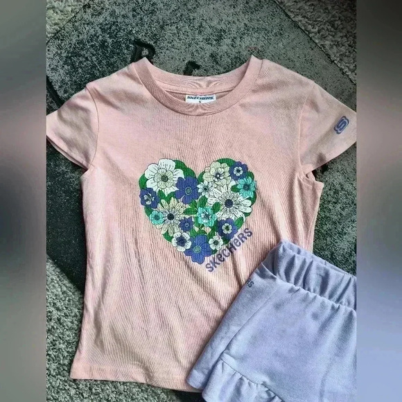 NWT Skechers Girls 2 Piece Set Floral Heart Tshirt And Ruffle Shorts Purple SZ 5 - Picture 2 of 6